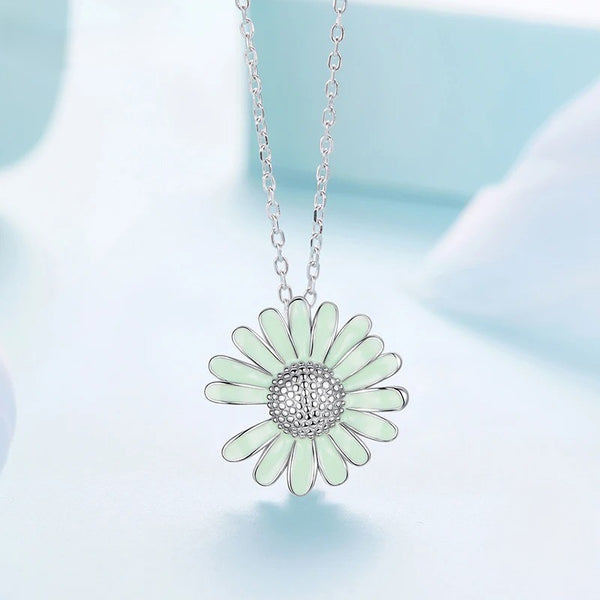 Sterling Silver Daisy Necklace
