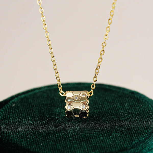 Collier carré en nid d