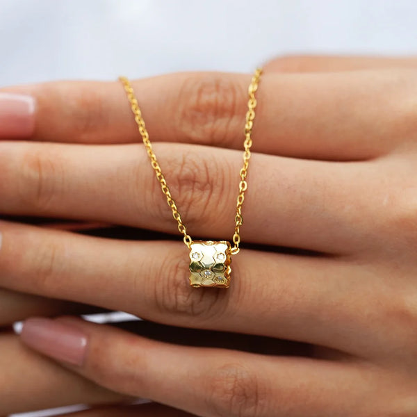 Collier carré en nid d