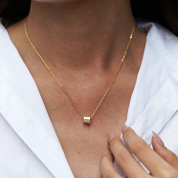 Collier carré en nid d