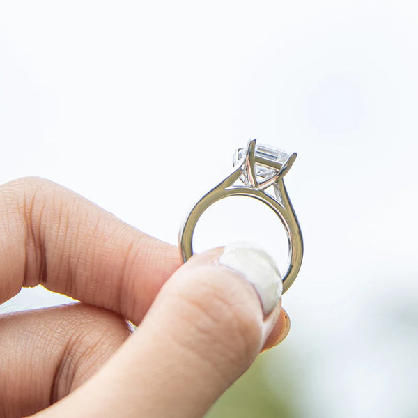 Elegant Zirconia Solitaire Ring