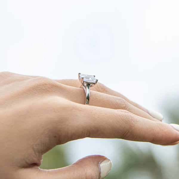 Elegant Zirconia Solitaire Ring