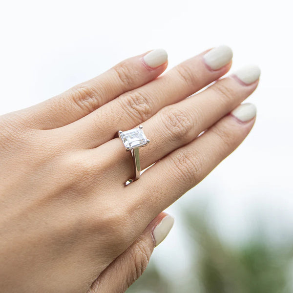 Elegant Zirconia Solitaire Ring