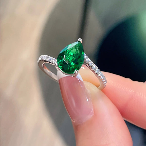 Elegant Emerald Promise Ring