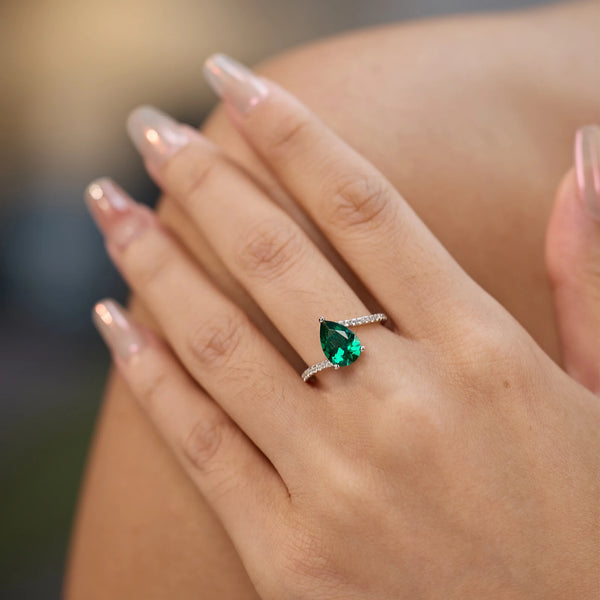 Elegant Emerald Promise Ring