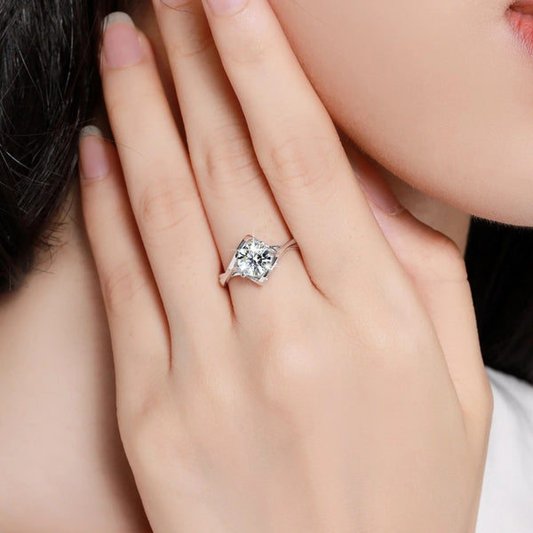 Angel Kiss Moissanite Rings