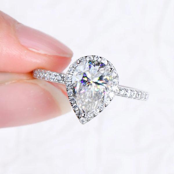 Elegant Moissanite Sparkle Ring