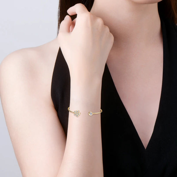 Sparkling Moissanite Flower Bracelet