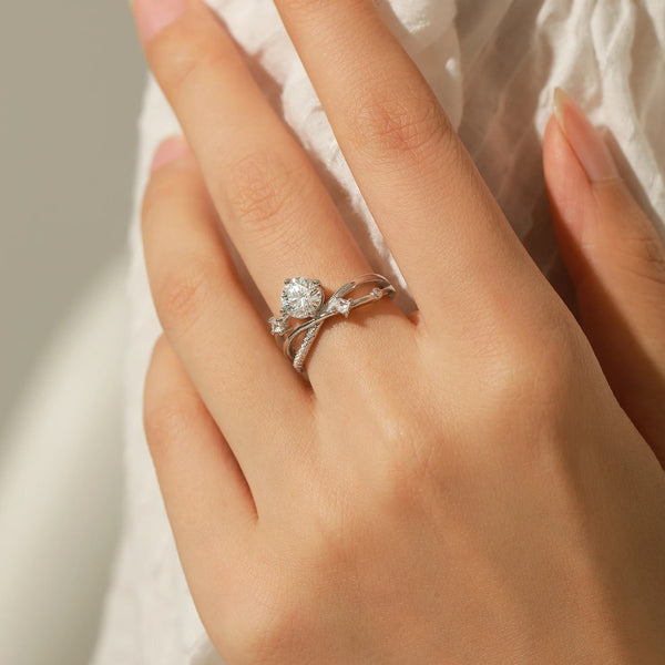 Dynamic Criss-Cross Moissanite Ring (1.0ct)