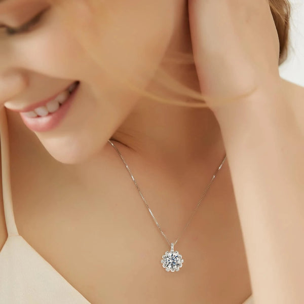 Flower Buds Moissanite Necklace