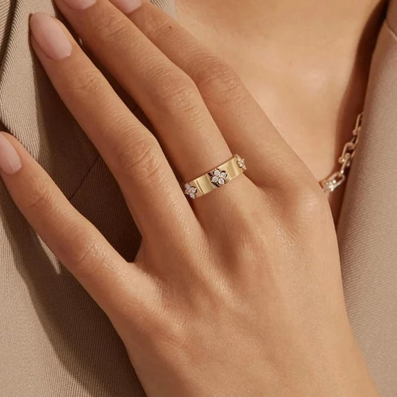 Lucky Clover Sparkle Ring