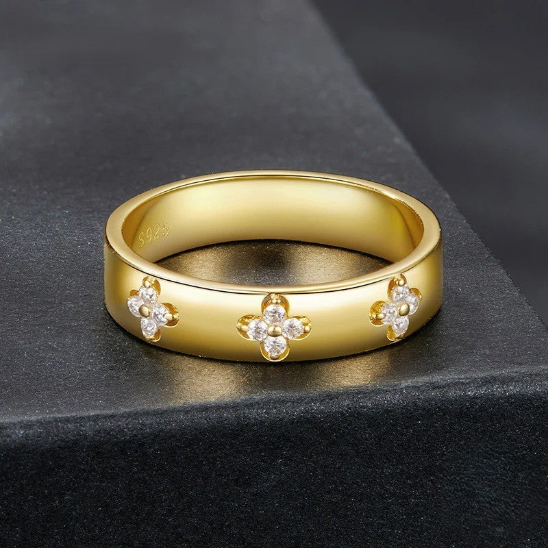 Lucky Clover Sparkle Ring