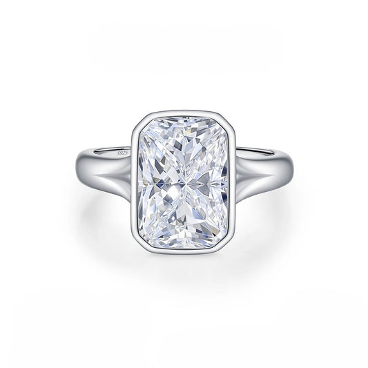 Bague moderne en moissanite avec serti clos émeraude (4,5 ct)