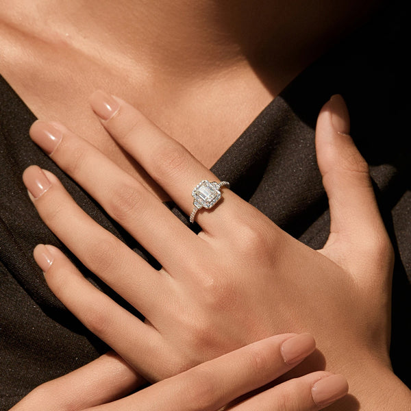 Bague Vintage Émeraude Halo Moissanite (1,0 carat)