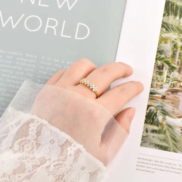 Bague en moissanite à fleurs étincelantes