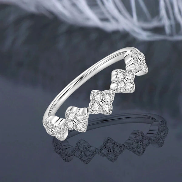 Bague en moissanite Radiant Clover