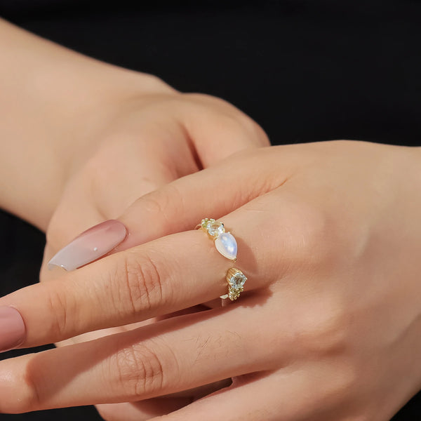 Bague ouverte asymétrique en pierre de lune et grappe
